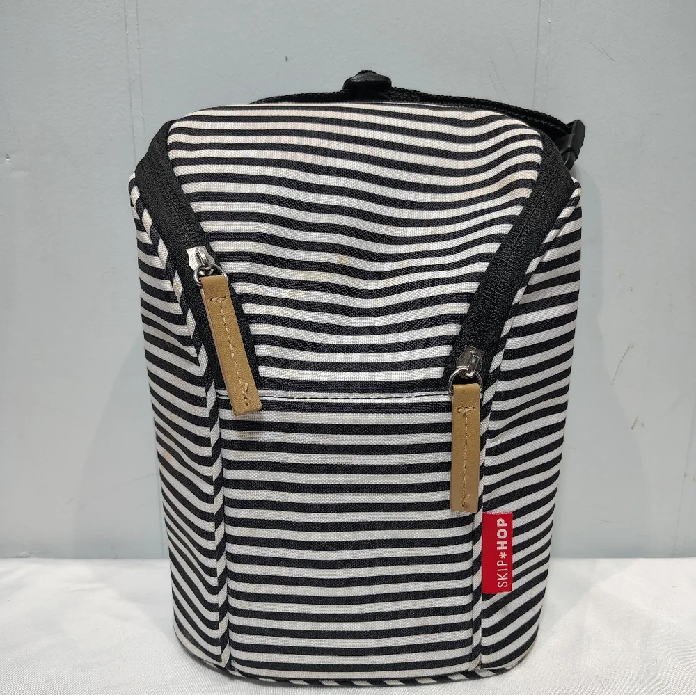 Skip Hop Grab & Go Double Bottle Cooler 24 oz Black White Stripe Insulated